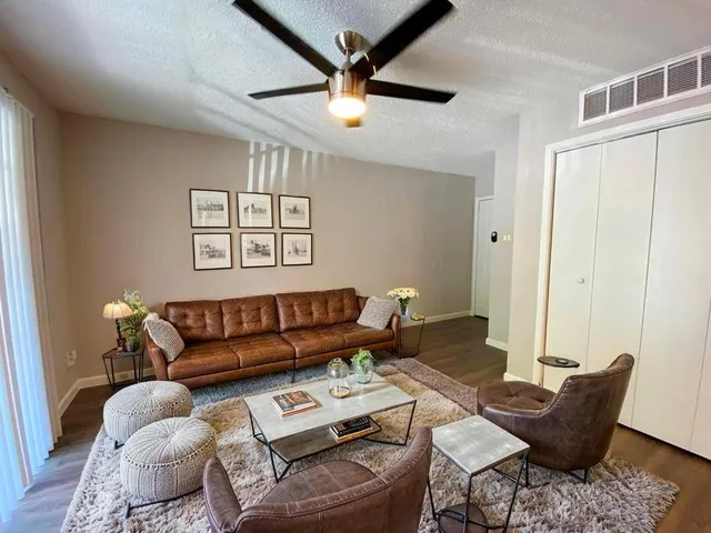 $895 | 1840 Burton Drive, Unit 128, Austin, TX 78741