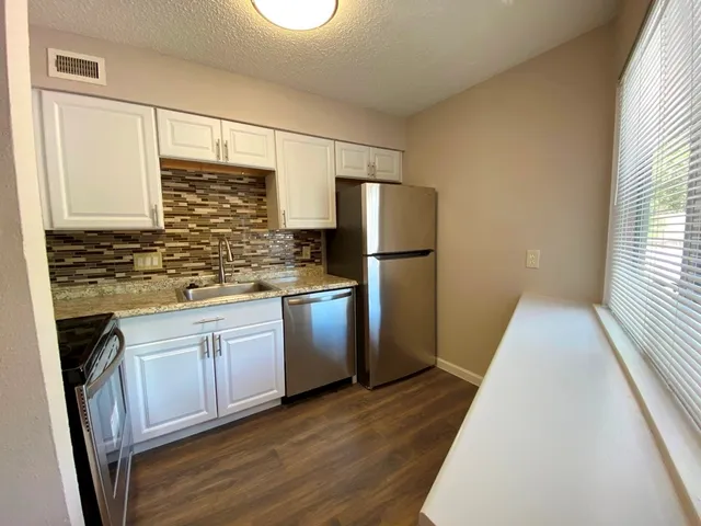 $895 | 1840 Burton Drive, Unit 128, Austin, TX 78741