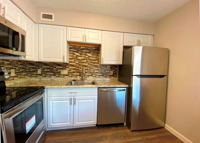 $895 | 1840 Burton Drive, Unit 128, Austin, TX 78741