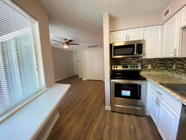 $895 | 1840 Burton Drive, Unit 128, Austin, TX 78741