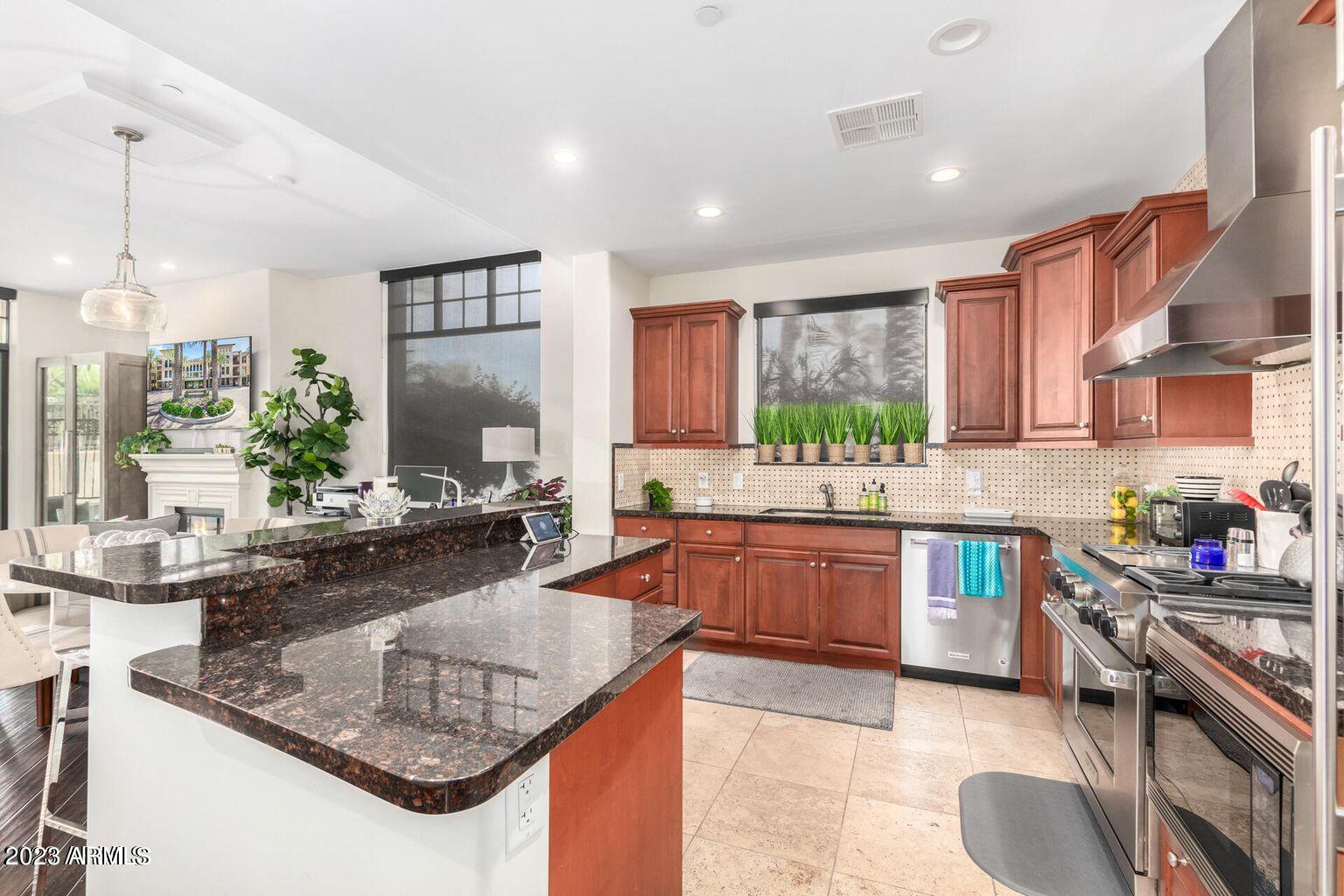 8 Biltmore Estate, Unit 114 Phoenix, AZ 85016 - Photo 9 of 28 Kitchen