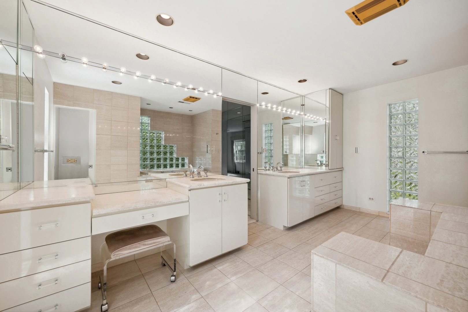 1077 Elm Ridge Drive Glencoe, IL 60022 - Photo 17 of 36 Gallery Image 17