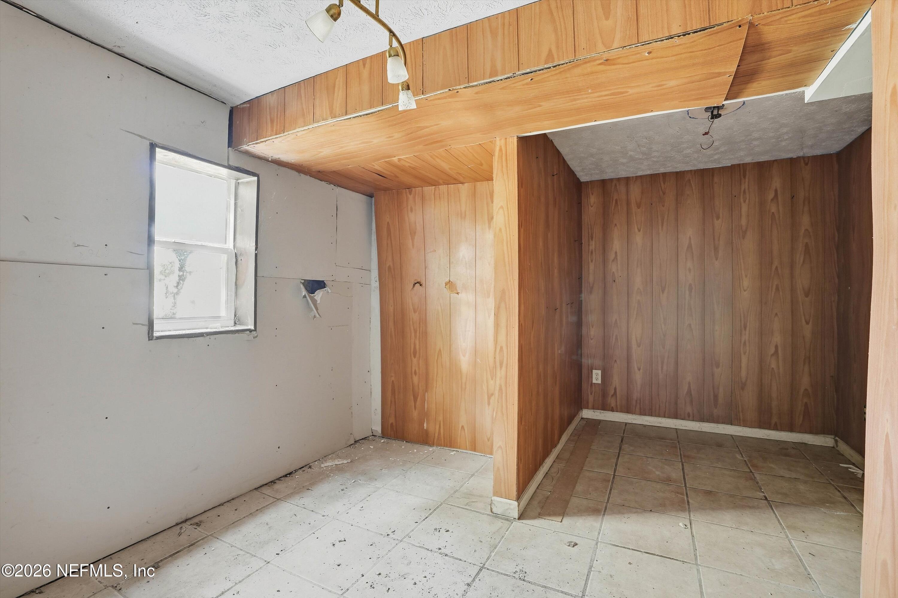 27 Julia Street St. Augustine, FL 32084 - Photo 11 of 46 a view of a hallway