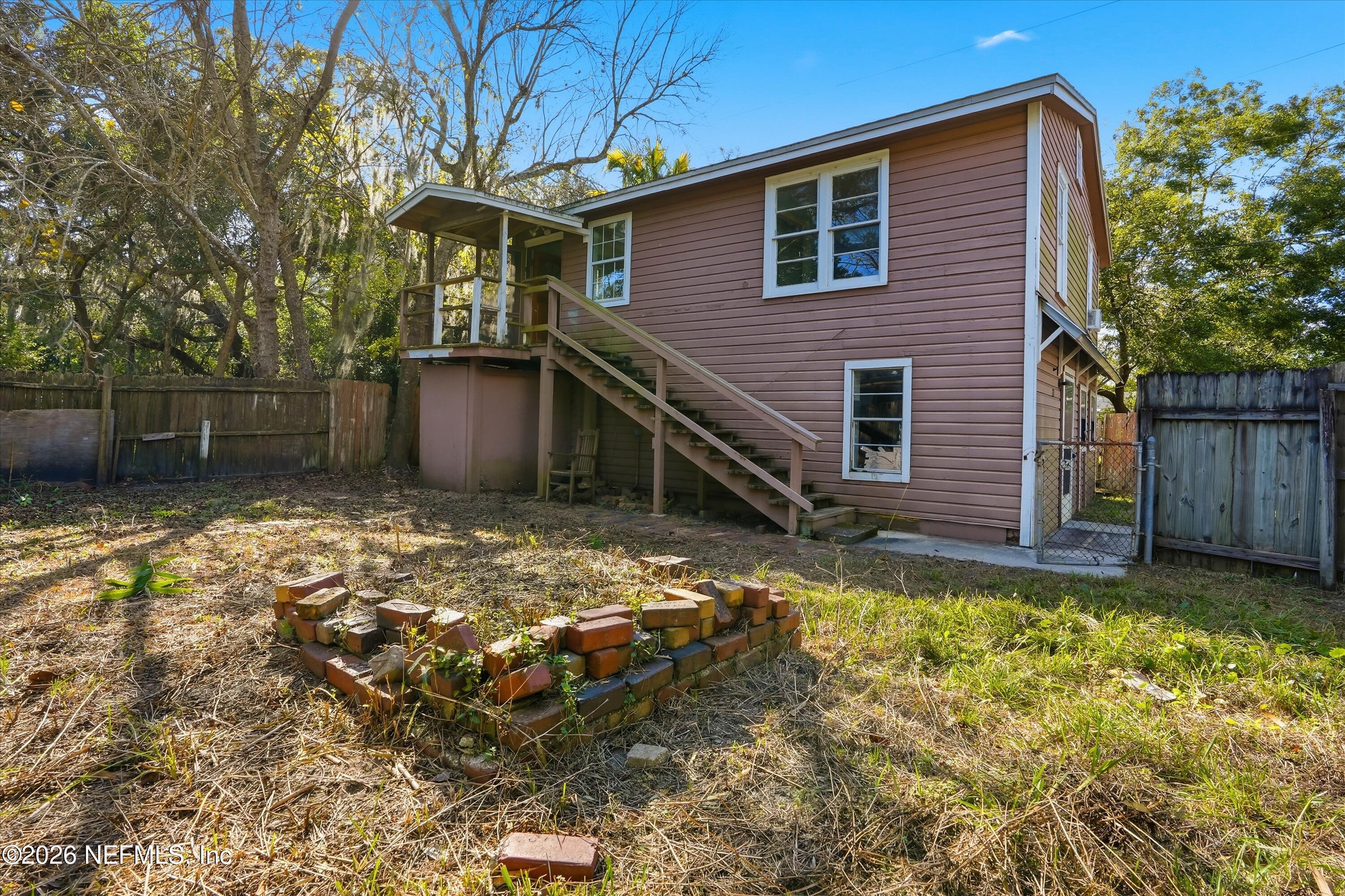 27 Julia Street St. Augustine, FL 32084 - Photo 23 of 46 a backyard of a house