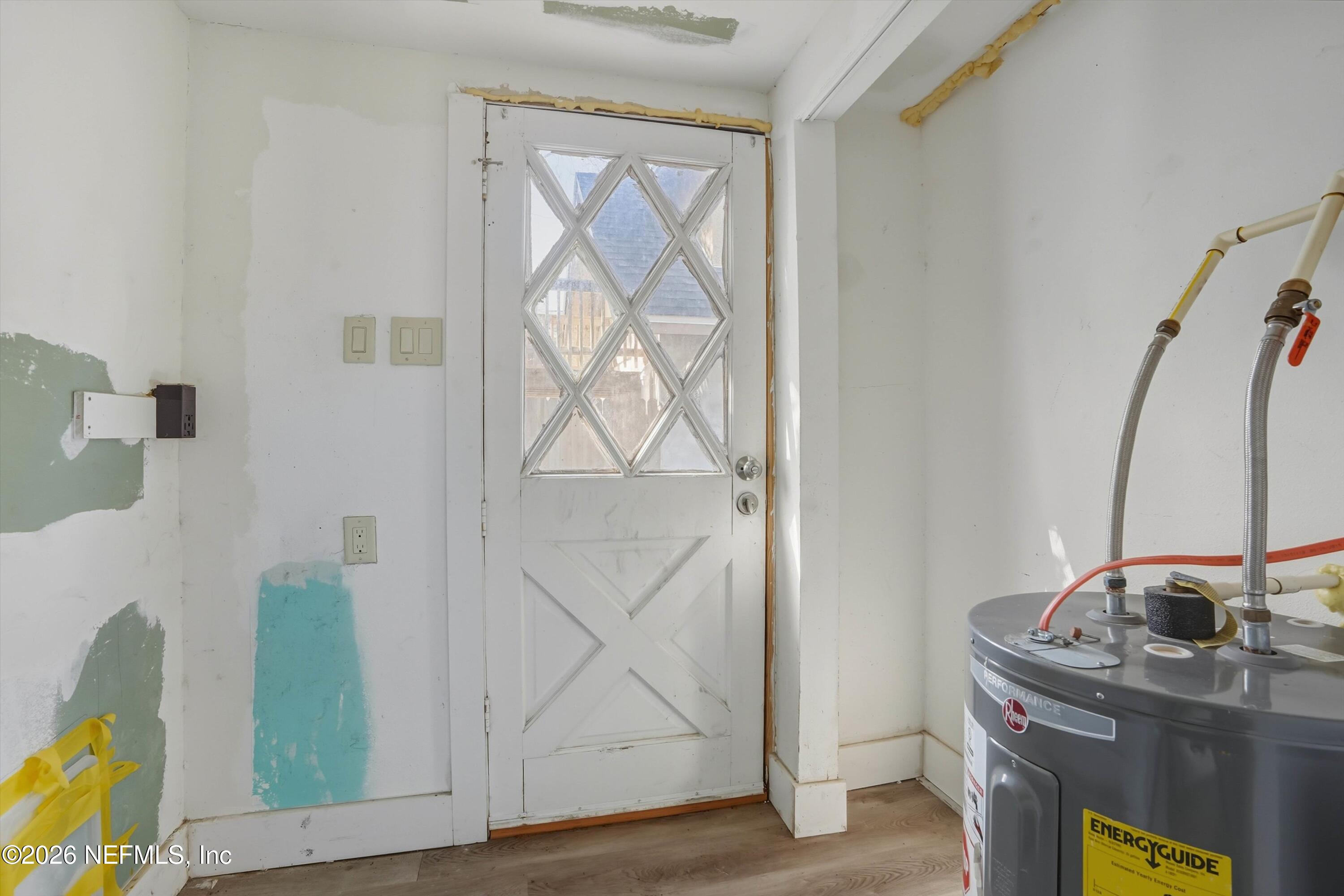 27 Julia Street St. Augustine, FL 32084 - Photo 39 of 46 a room that has a bed and a window in it