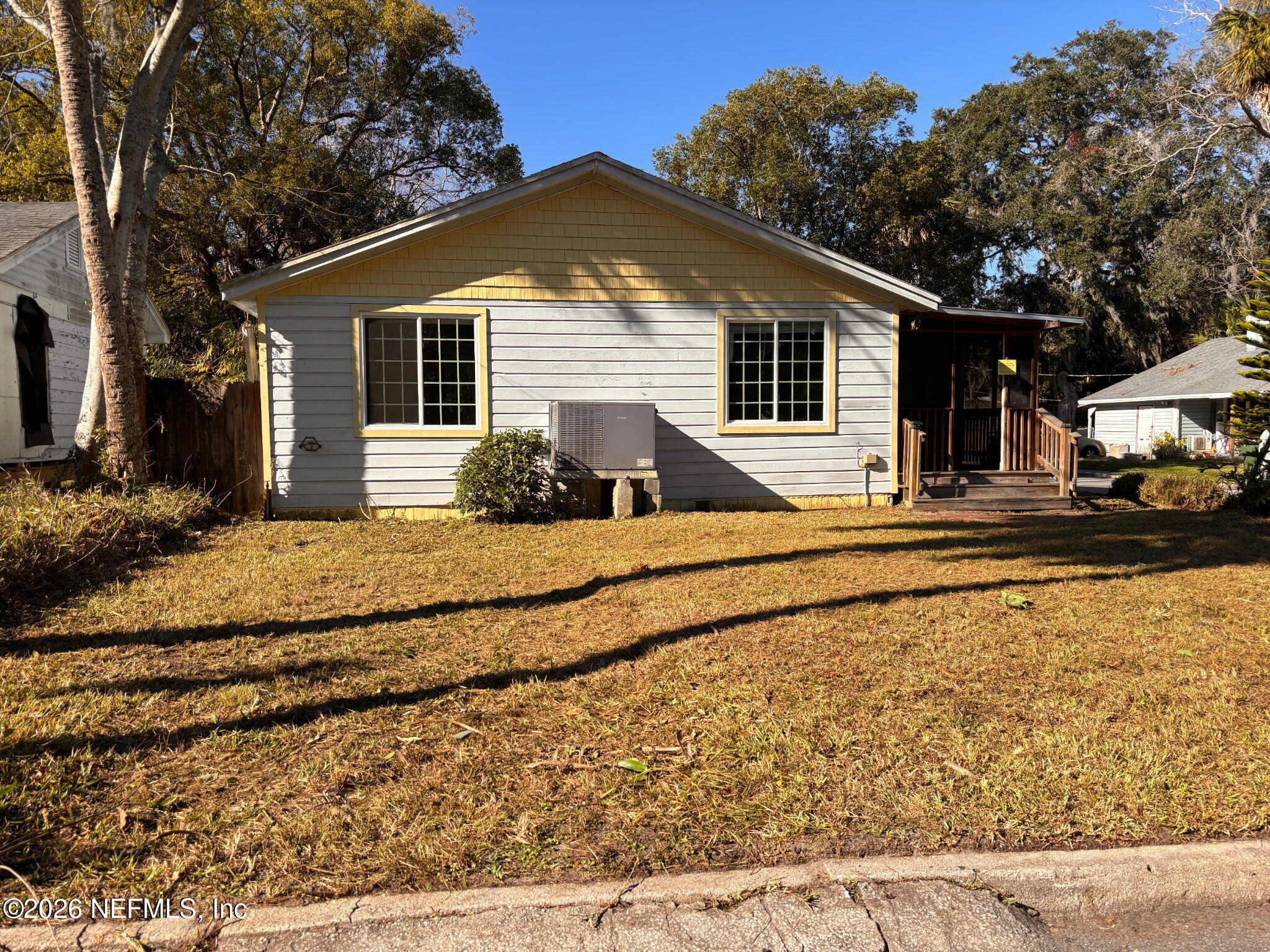 27 Julia Street St. Augustine, FL 32084 - Photo 4 of 46 a front view of a house with a yard
