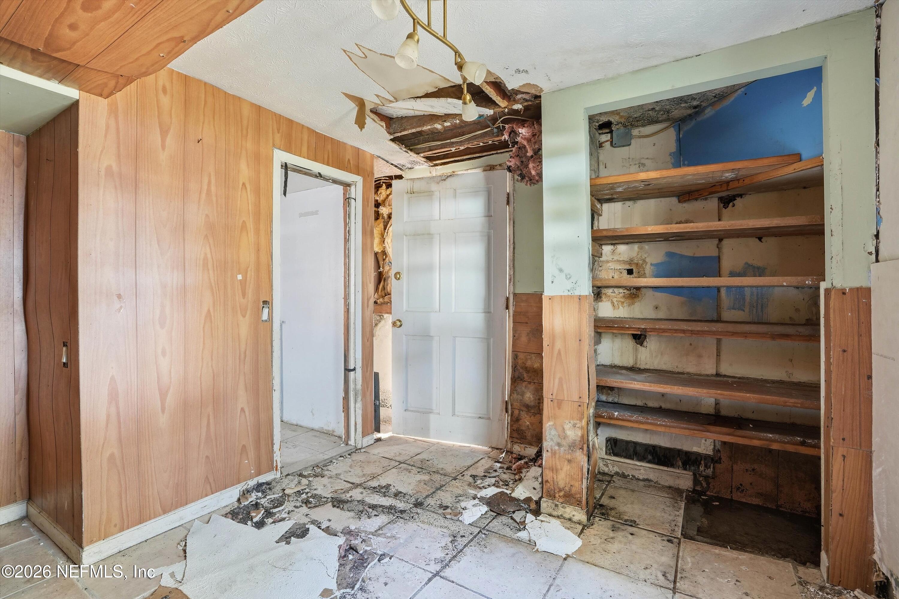 27 Julia Street St. Augustine, FL 32084 - Photo 10 of 46 a view of walk in closet