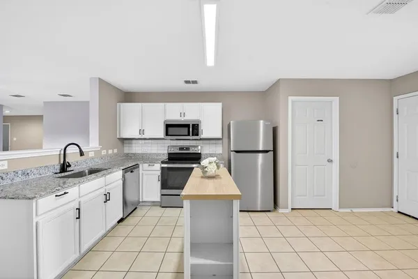 $2,350 | 1444 Sun Breeze Drive, Little Elm, TX 75068
