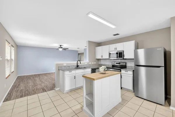 $2,350 | 1444 Sun Breeze Drive, Little Elm, TX 75068