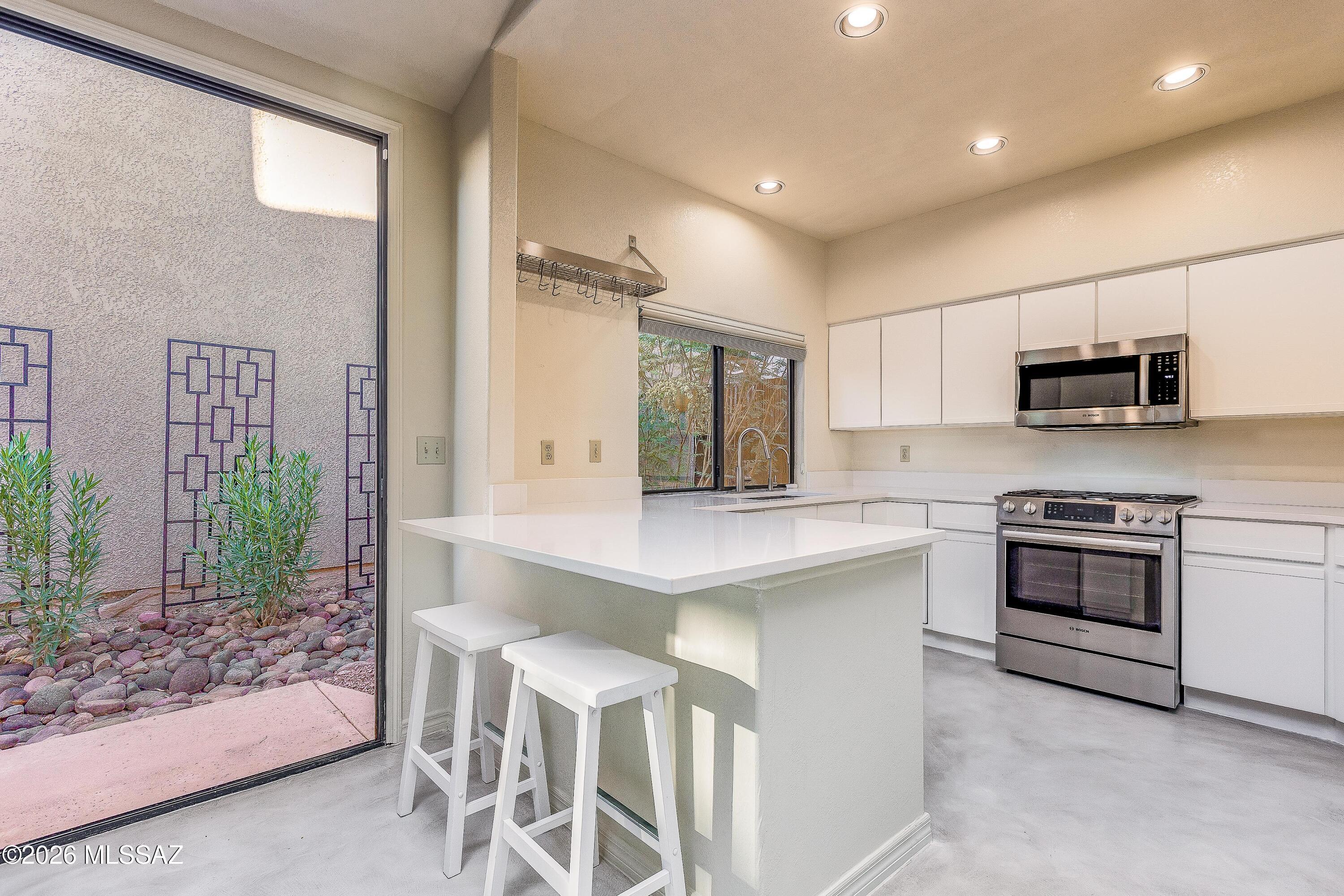 5825 North Misty Ridge Drive Tucson, AZ 85718 - Photo 14 of 39