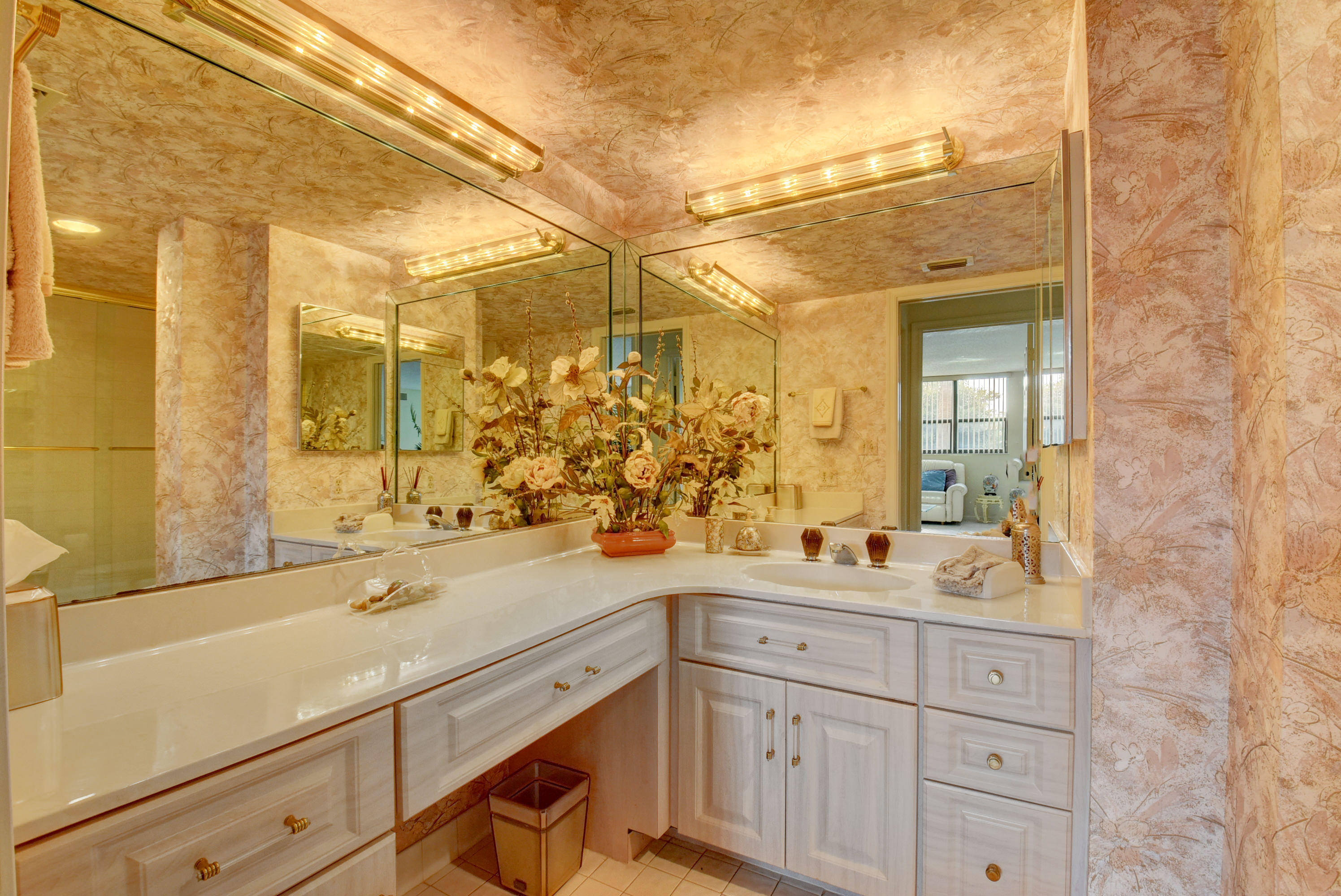 800 Jeffery Street, Unit 207 Boca Raton, FL 33487 - Photo 23 of 40 Bedroom 2 Bathroom 1