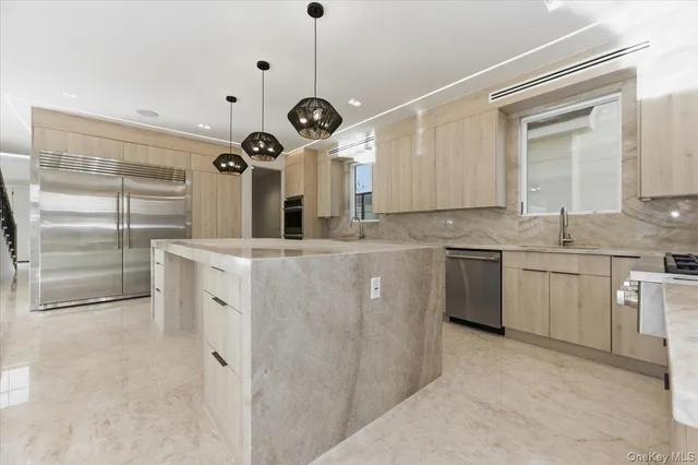 $2,595,000 | 132 Park Street, Woodmere, NY 11598