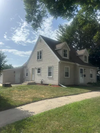 $274,900 | 915 West Street, Baraboo, WI 53913