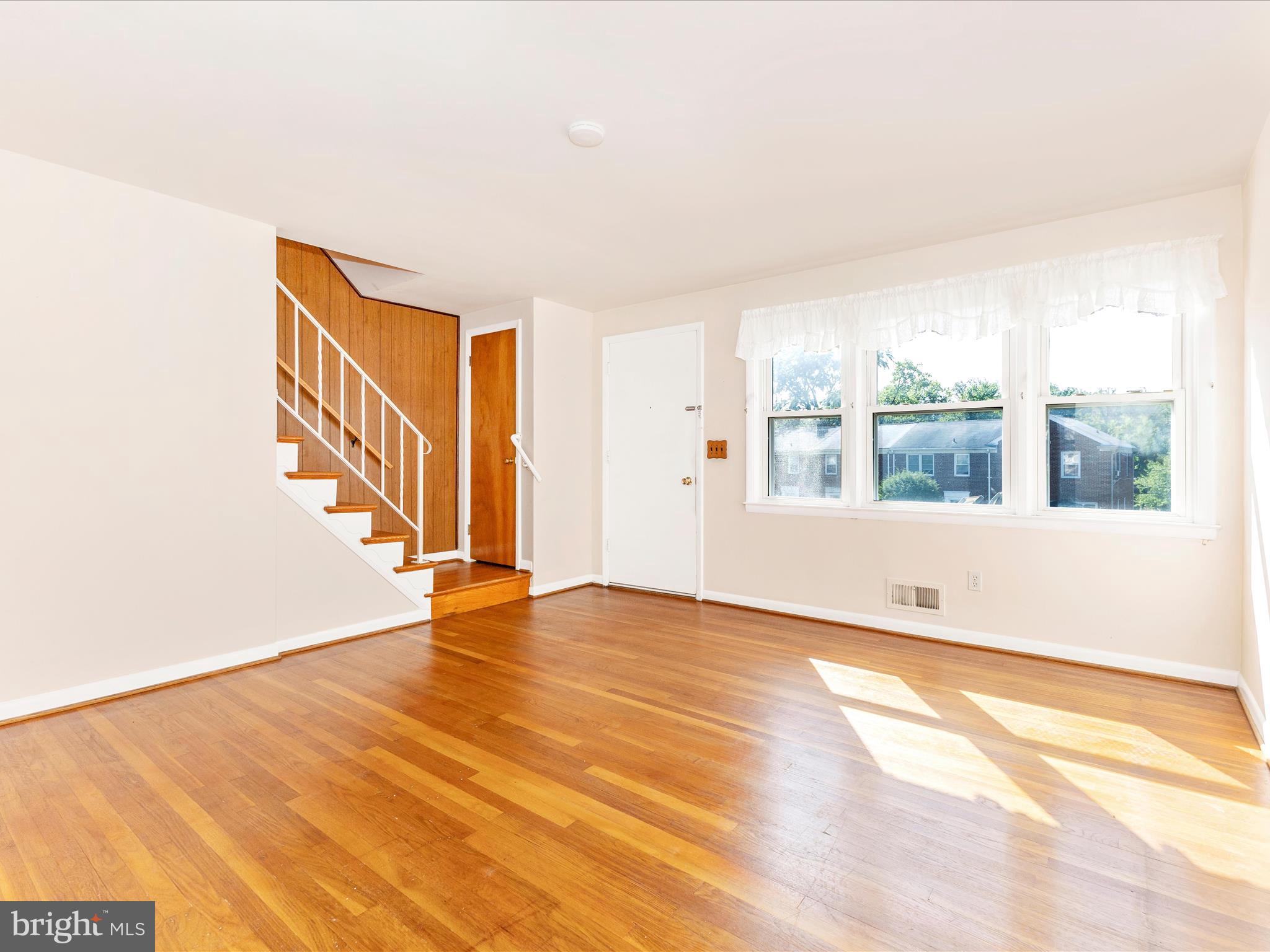 1662 Kirkwood Road Baltimore, MD 21207 - Photo 4 of 49 Living Room