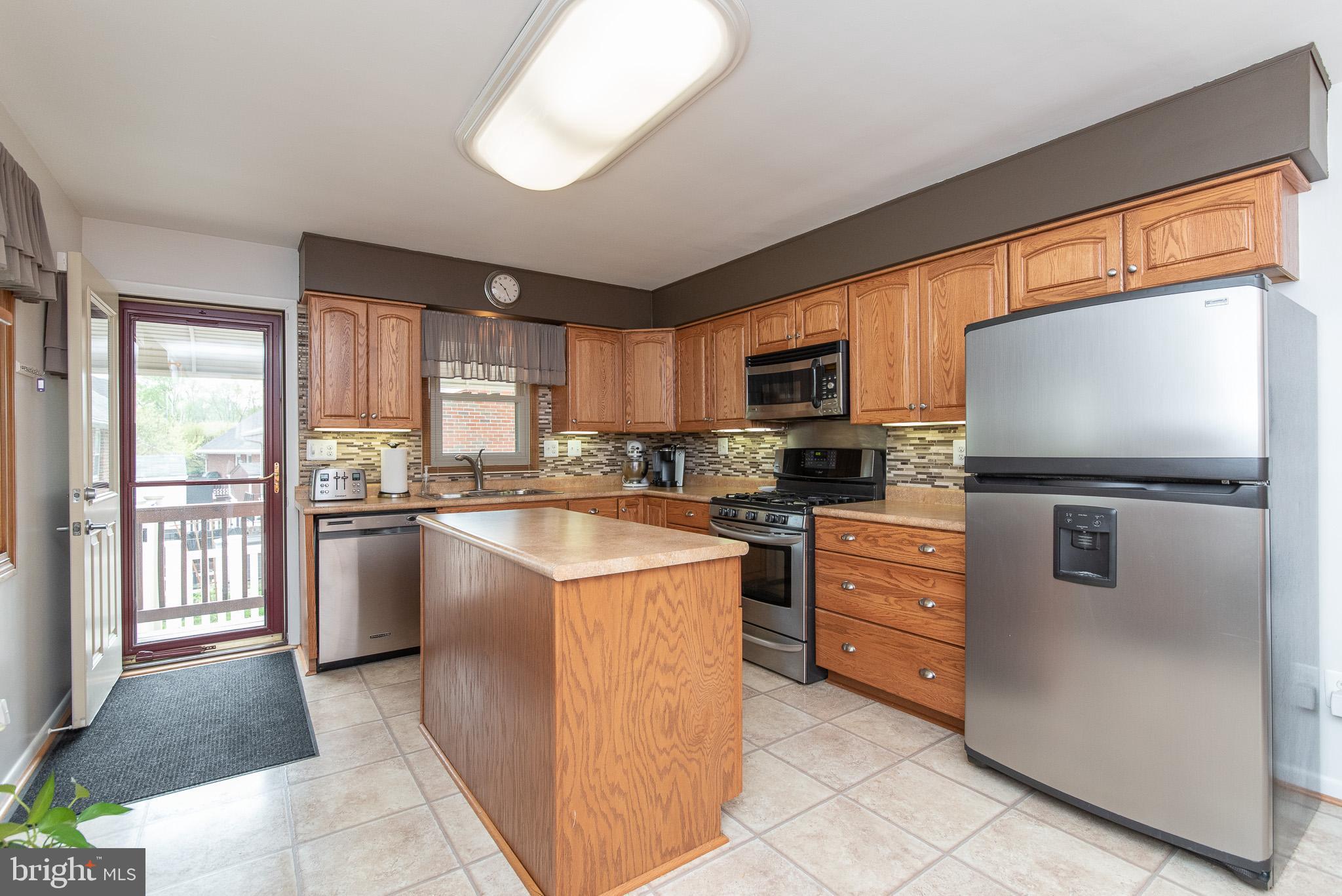 4310 Camellia Road Baltimore, MD 21236 - Photo 20 of 55 Kitchen w/ SS Appliances