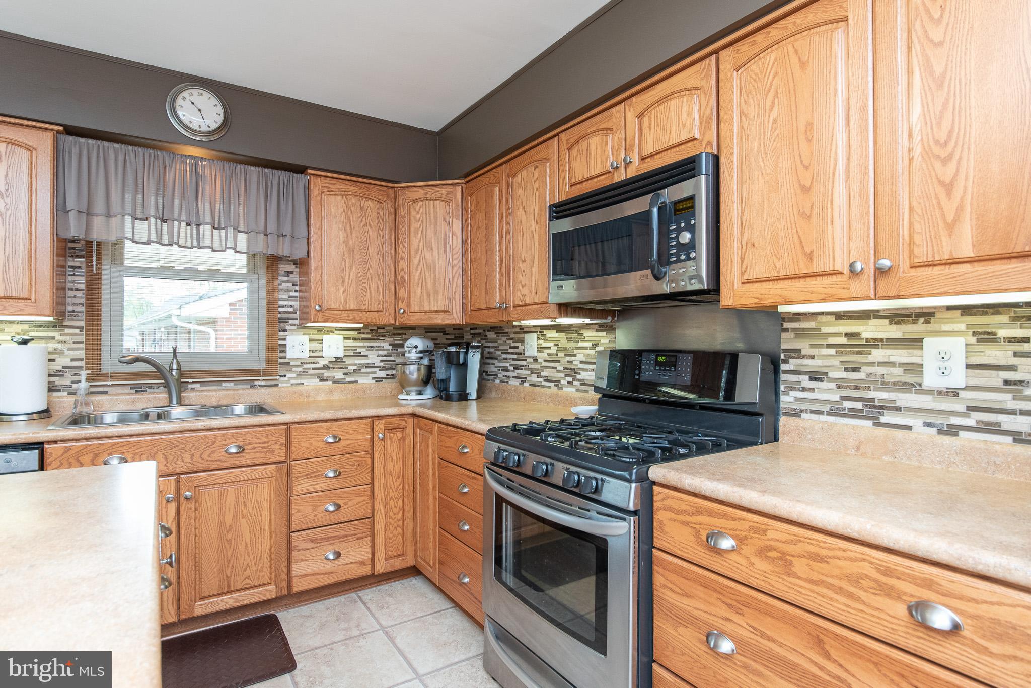 4310 Camellia Road Baltimore, MD 21236 - Photo 22 of 55 SS Appliances & Backsplash