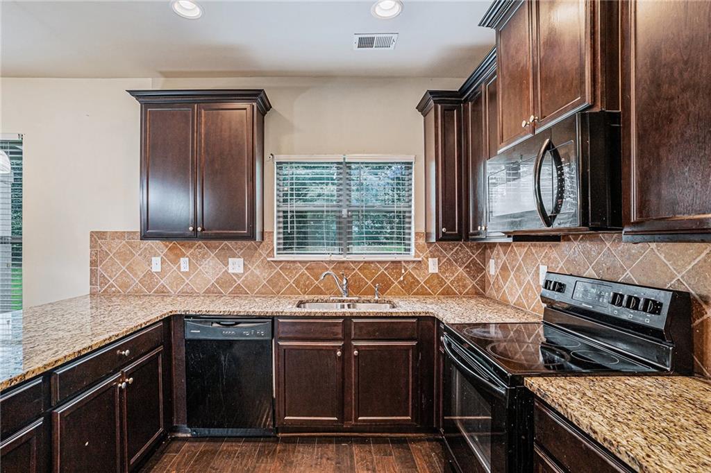 6870 Diamond Drive Rex, GA 30273 - Photo 4 of 21