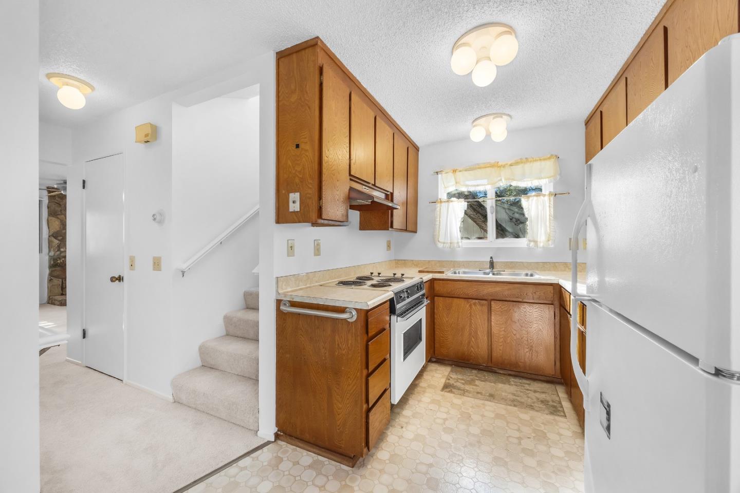 514 6th Street Pacific Grove, CA 93950 - Photo 11 of 35