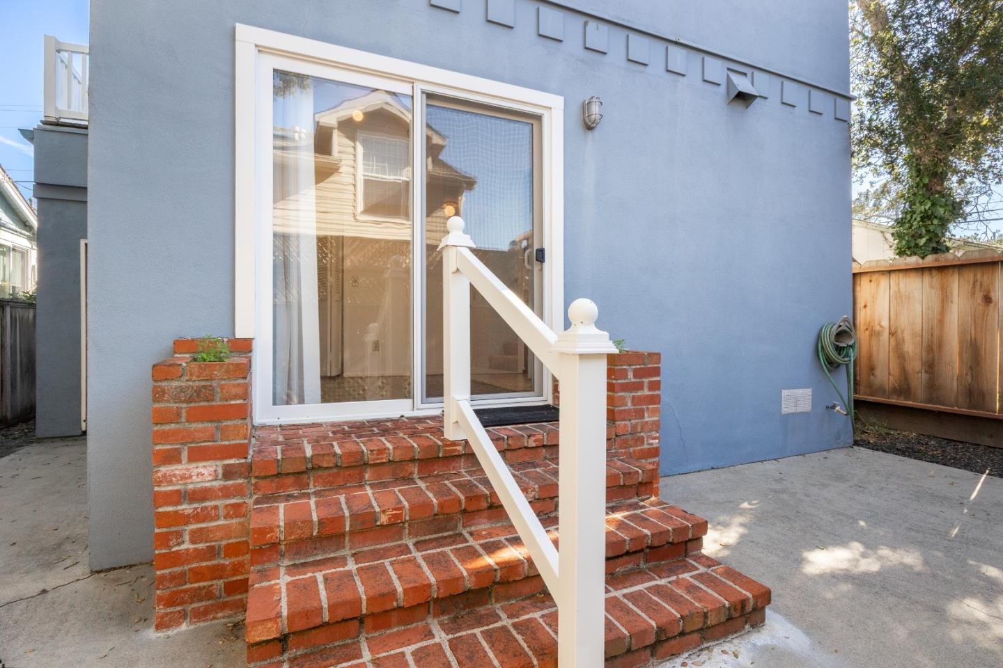 514 6th Street Pacific Grove, CA 93950 - Photo 5 of 35