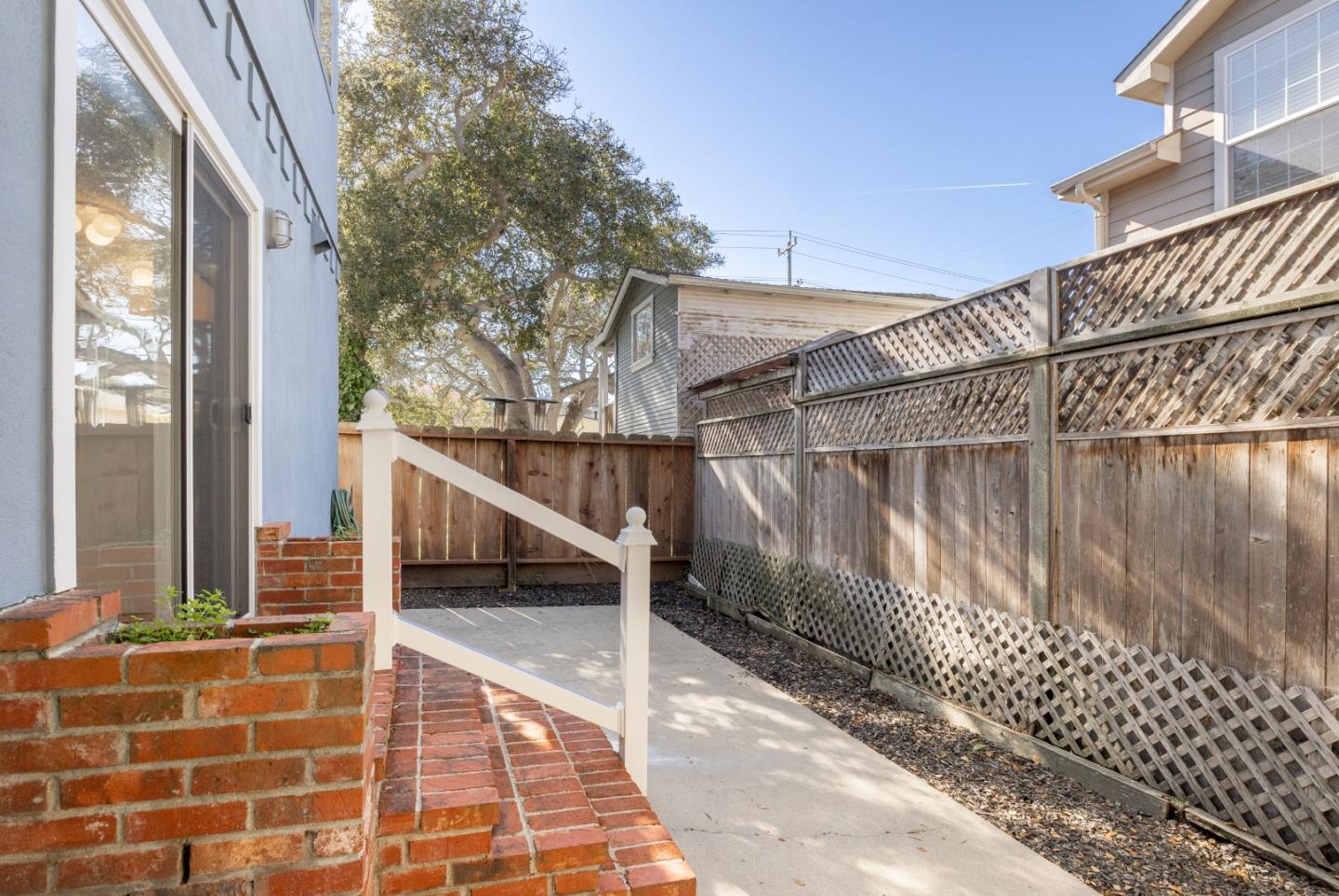 514 6th Street Pacific Grove, CA 93950 - Photo 7 of 35