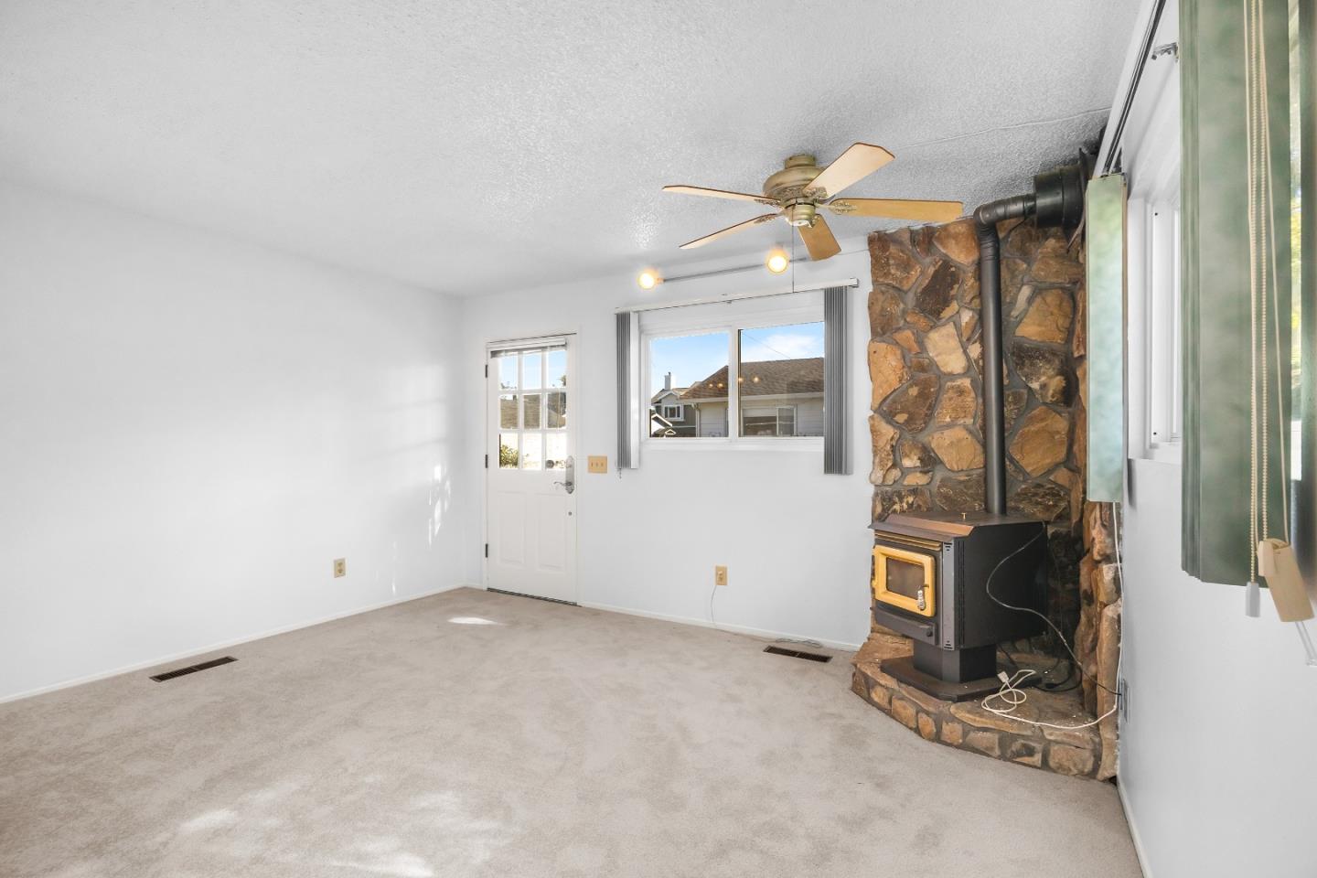 514 6th Street Pacific Grove, CA 93950 - Photo 8 of 35