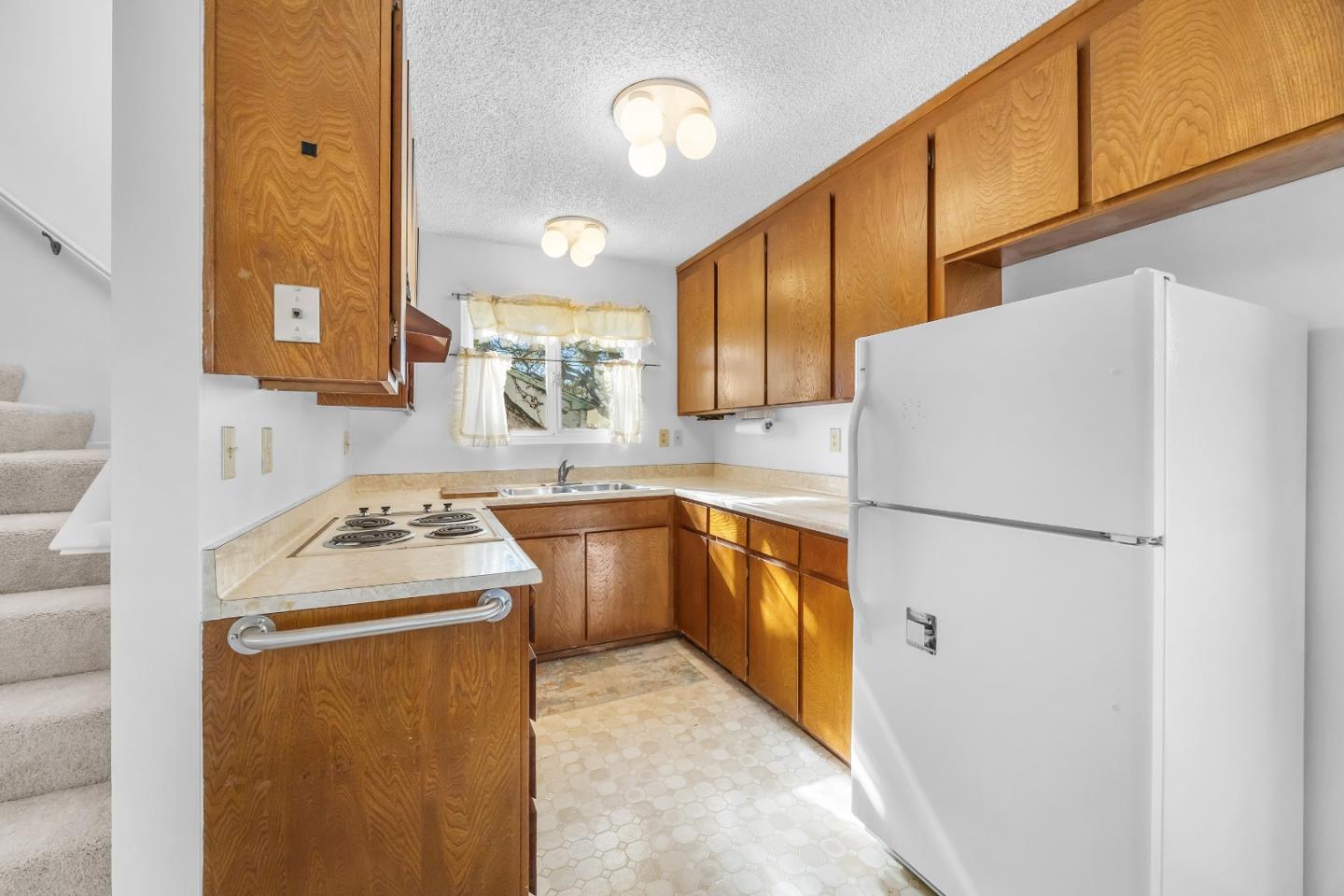 514 6th Street Pacific Grove, CA 93950 - Photo 10 of 35