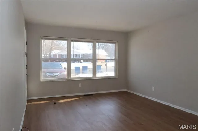 $1,400 | 835 Cole Boulevard, St. Charles, MO 63301