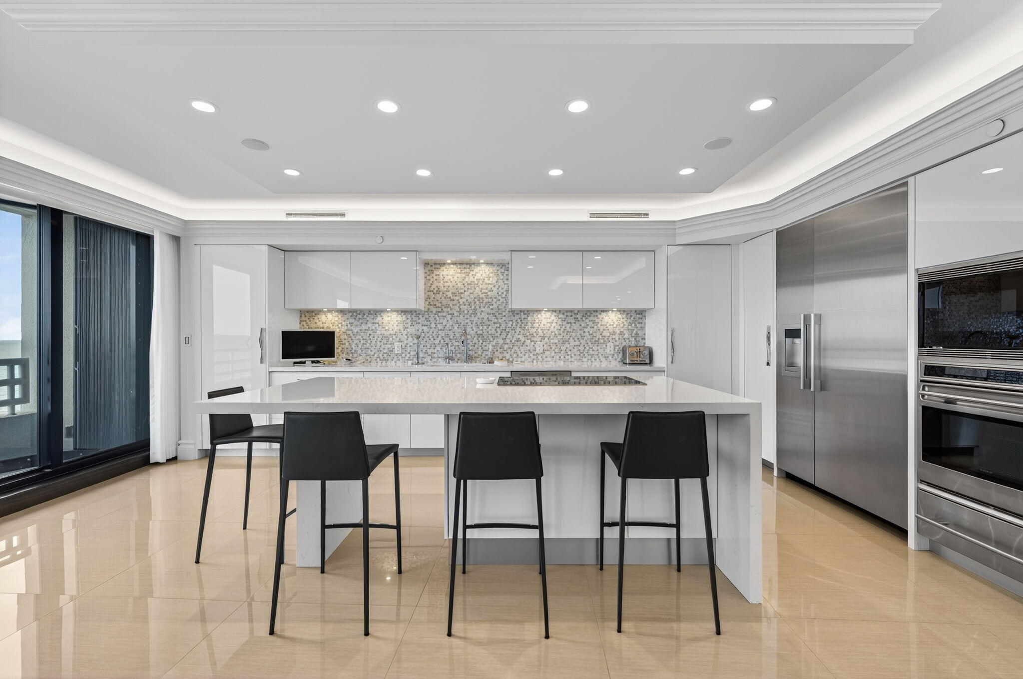 1400 South Ocean Boulevard, Unit 605 Boca Raton, FL 33432 - Photo 12 of 77 a kitchen with a table and chairs in it