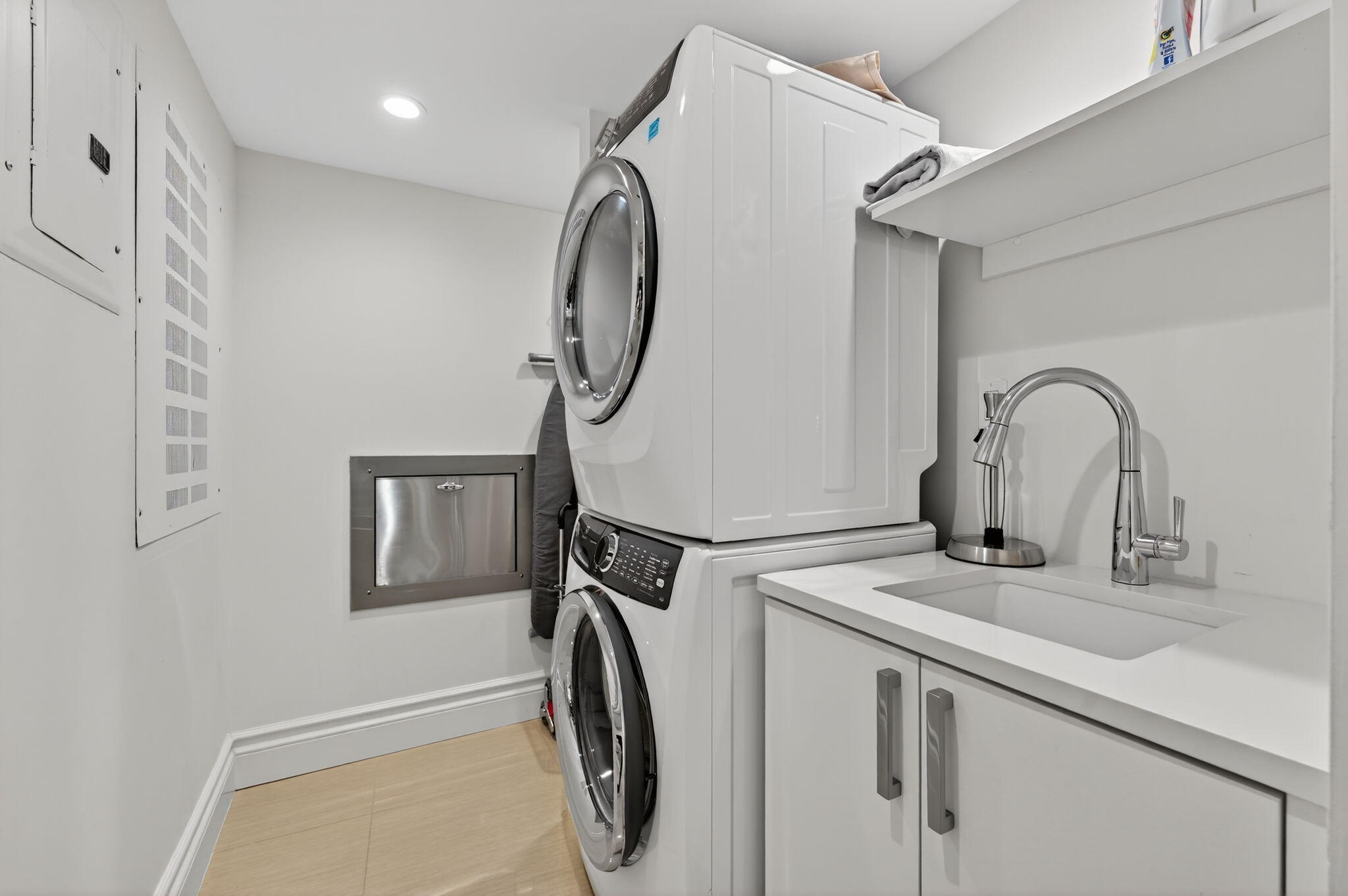 1400 South Ocean Boulevard, Unit 605 Boca Raton, FL 33432 - Photo 38 of 77 Laundry Room