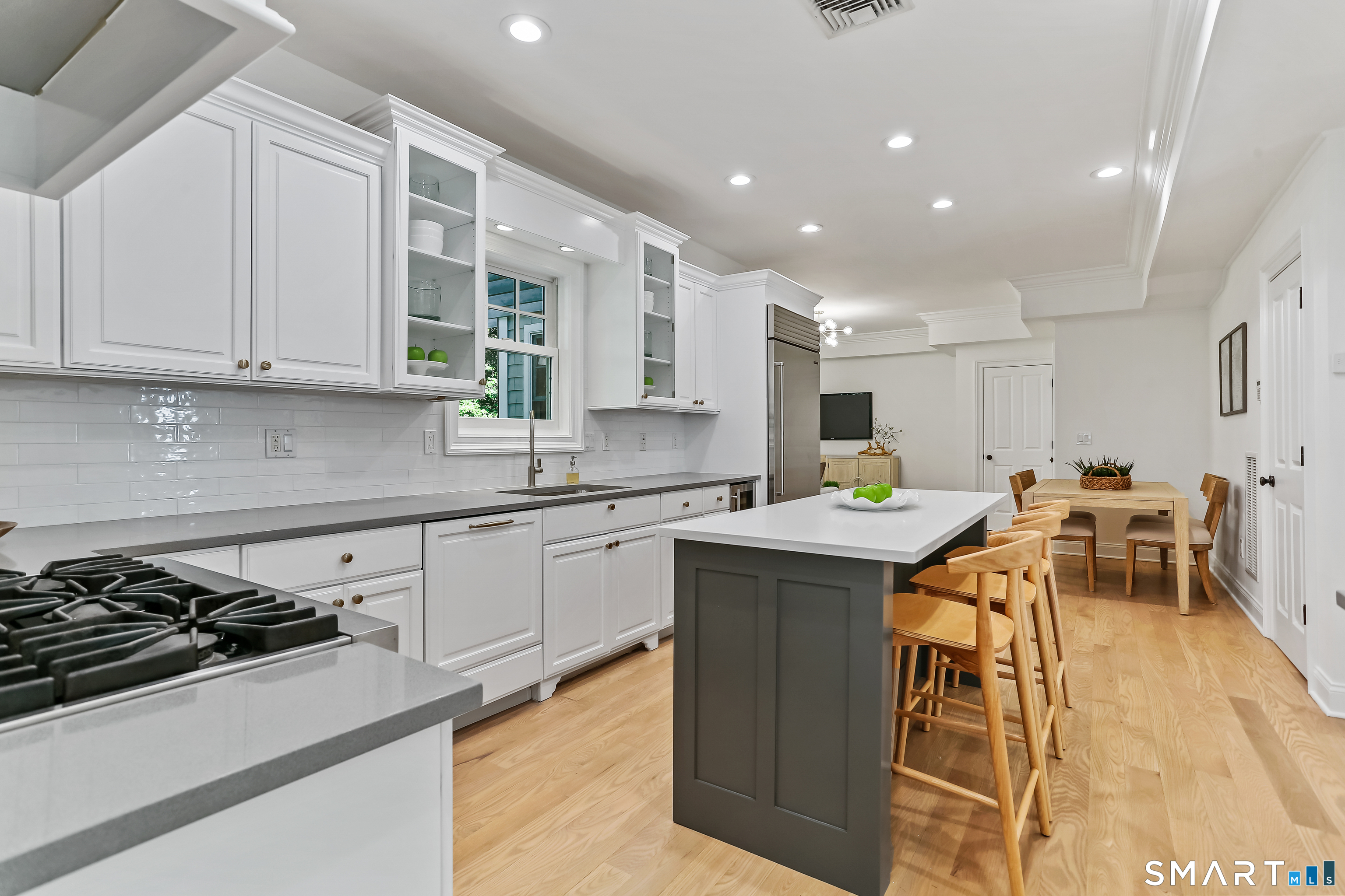 21 Woods Grove Road Westport, CT 06880 - Photo 12 of 38 Looking towards the breakfast area