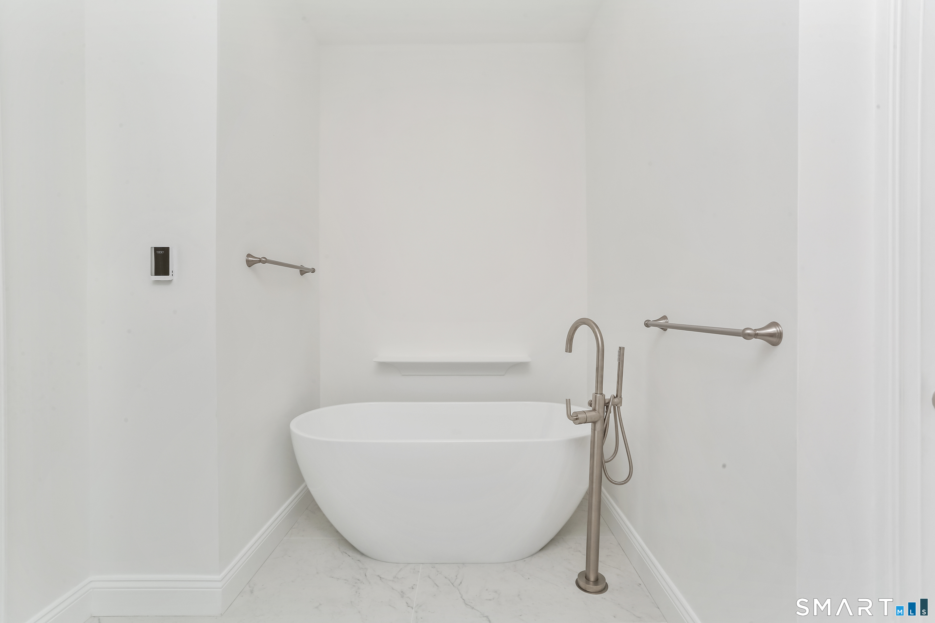 21 Woods Grove Road Westport, CT 06880 - Photo 24 of 38 Soaking Tub