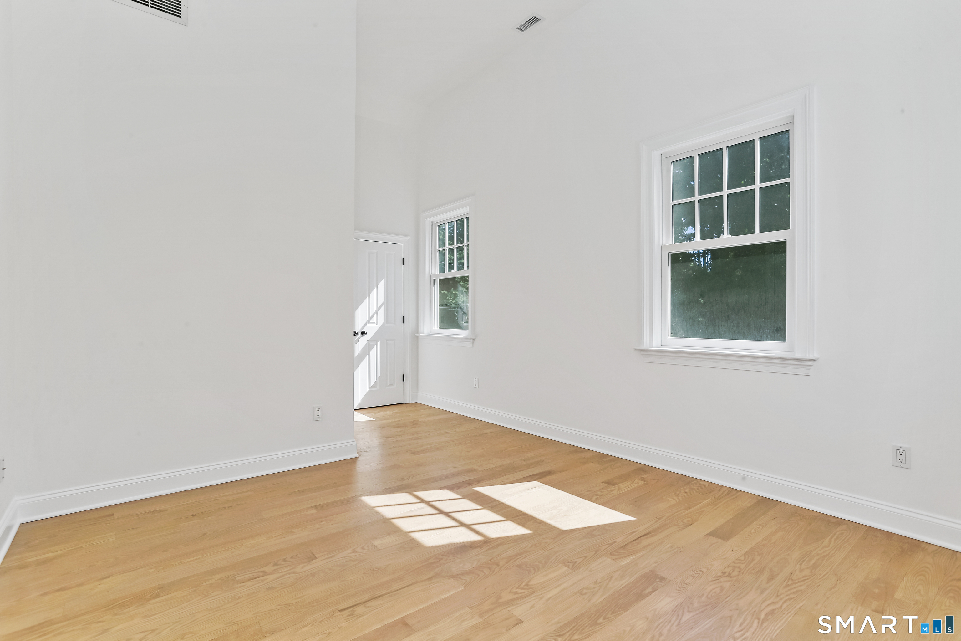 21 Woods Grove Road Westport, CT 06880 - Photo 25 of 38 LOvely Bedroom with Vaulted ceiling and private Bath