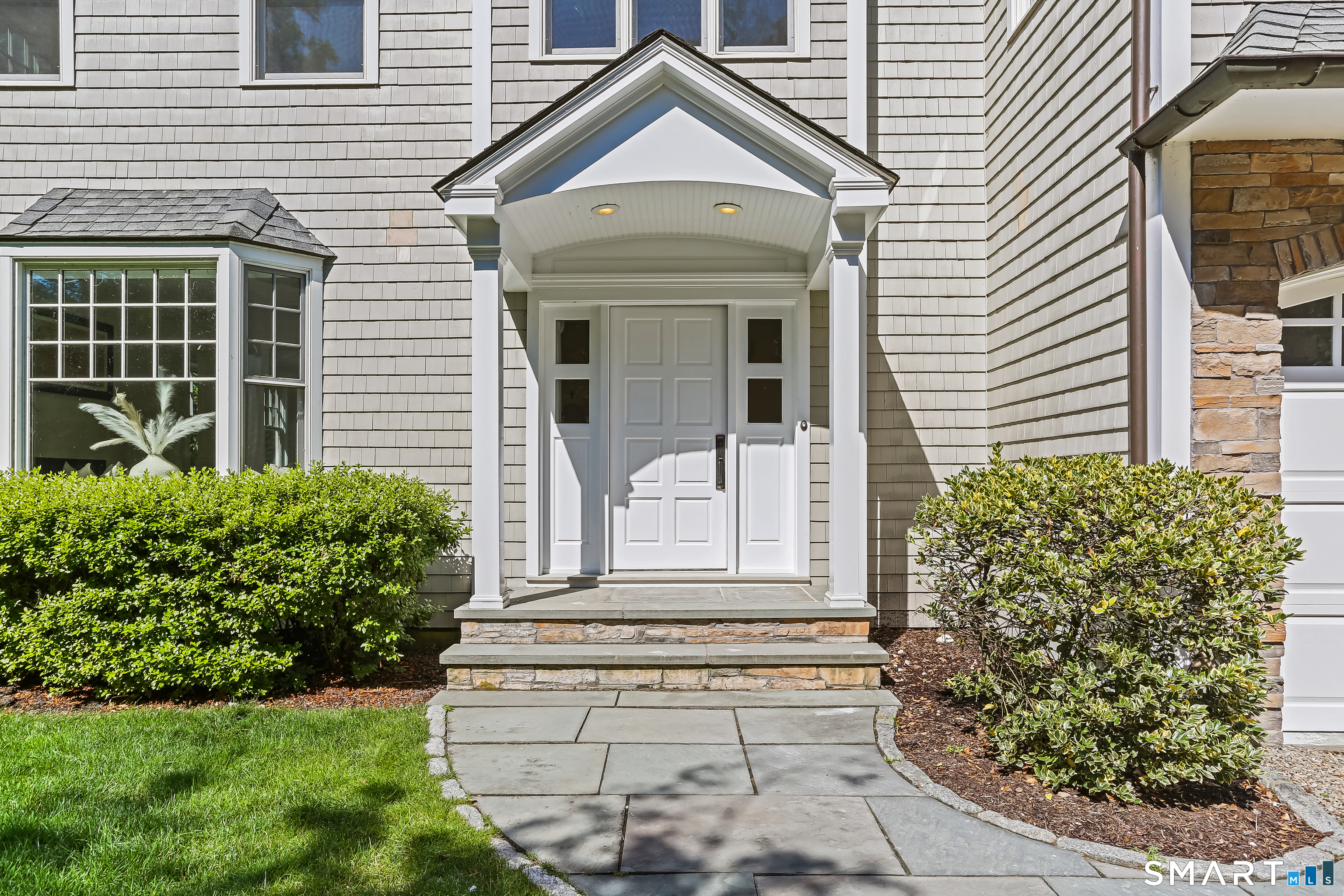 21 Woods Grove Road Westport, CT 06880 - Photo 4 of 38 Come in!!