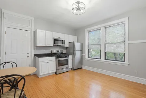 $1,399,000 | 1900 West Oakdale Avenue, Chicago, IL 60657