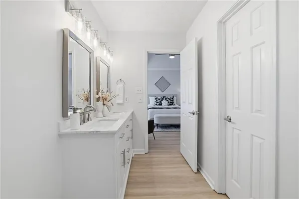 a en suite bathroom with a sink and a mirror