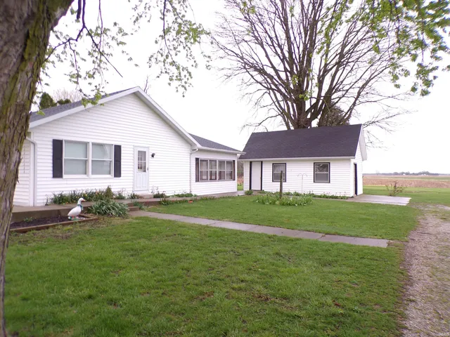 $1,300 | 7623 South 750 East, Bluffton, IN 46714