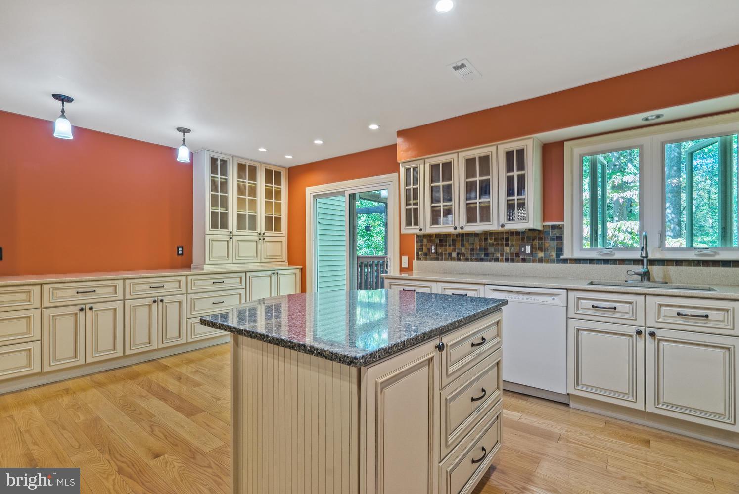 112 Finale Terrace Silver Spring, MD 20901 - Photo 11 of 33 Remodeled Kitchen w/Island