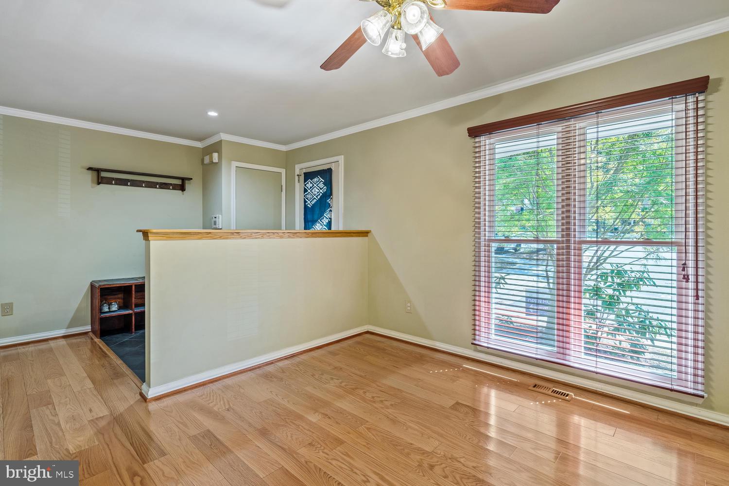 112 Finale Terrace Silver Spring, MD 20901 - Photo 5 of 33 Entry Foyer & Living Room
