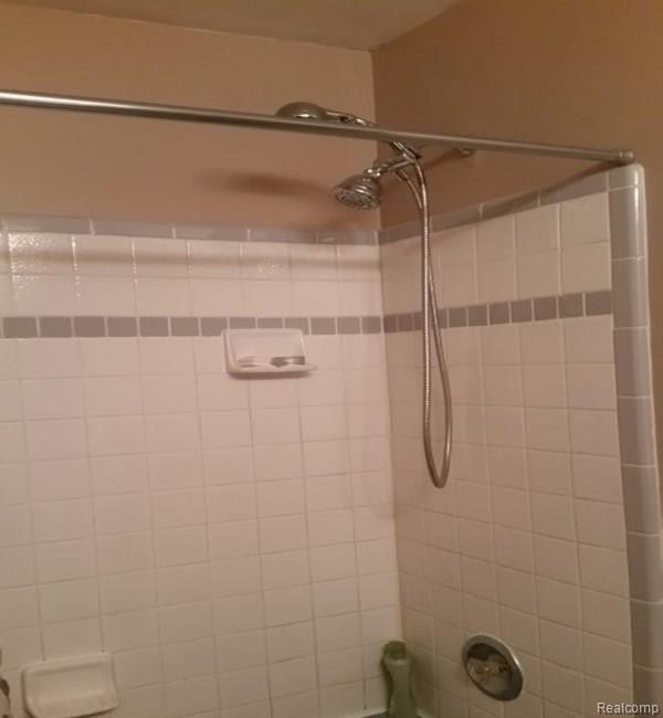 1359 Hampton Road Mount Clemens, MI 48043 - Photo 28 of 32 20170710_120534 (Small).jpg