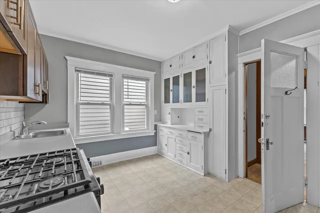 $535,000 | 1806 East Newberry Boulevard, Unit 1808, Milwaukee, WI 53211