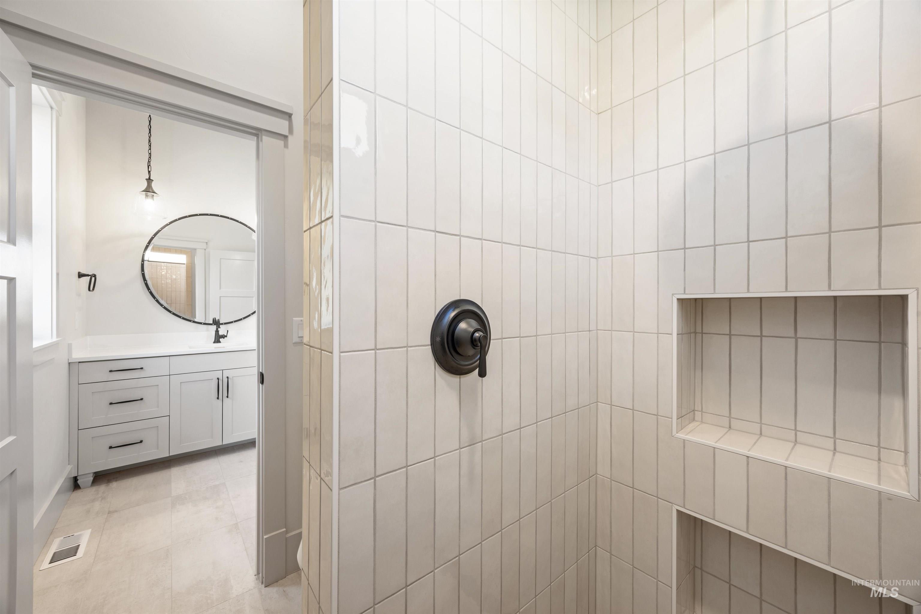 10968 North Elk Ridge Place Boise, ID 83714 - Photo 38 of 49 Bathroom with tiled shower and vanity