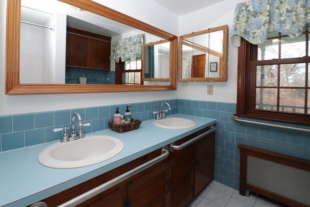 29 Whitewood Road Milford, MA 01757 - Photo 19 of 40 Gallery Image 19