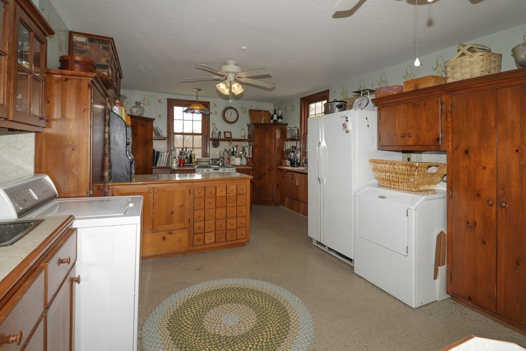 29 Whitewood Road Milford, MA 01757 - Photo 9 of 40 Gallery Image 9