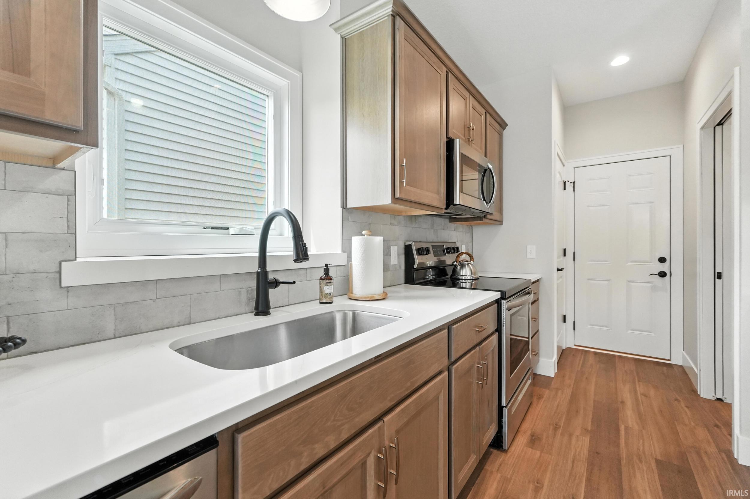 1381 Codorna Cove Fort Wayne, IN 46804 - Photo 18 of 36