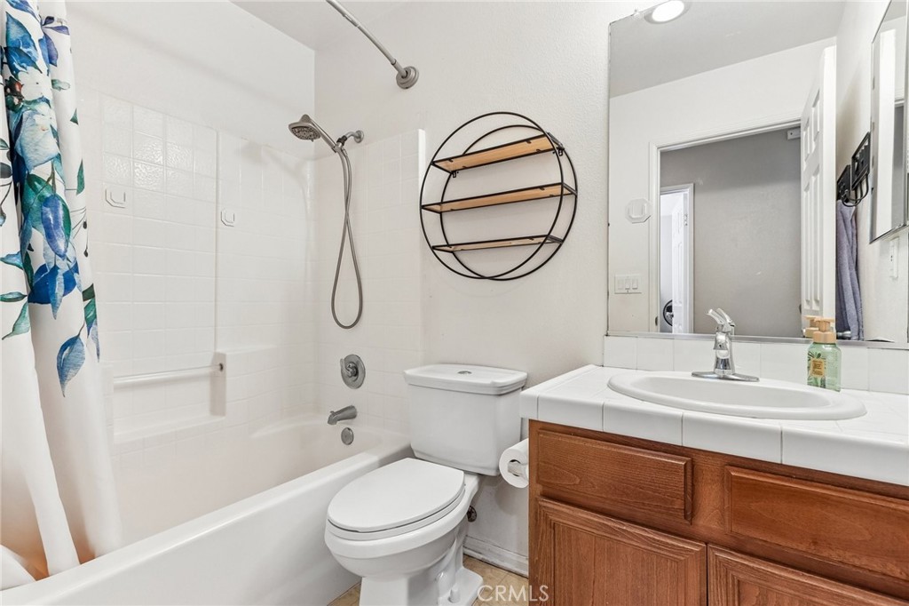988 Roxanne Drive Hemet, CA 92543 - Photo 16 of 43