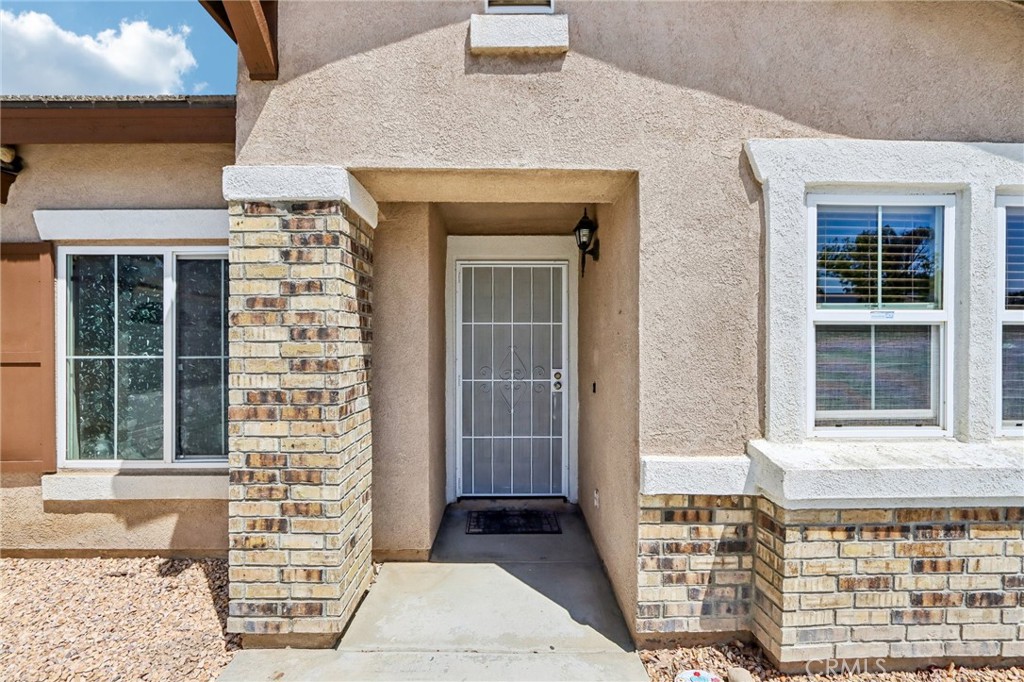 988 Roxanne Drive Hemet, CA 92543 - Photo 3 of 43