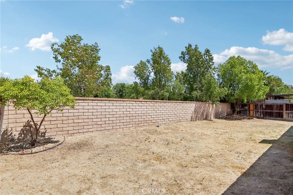 988 Roxanne Drive Hemet, CA 92543 - Photo 32 of 43