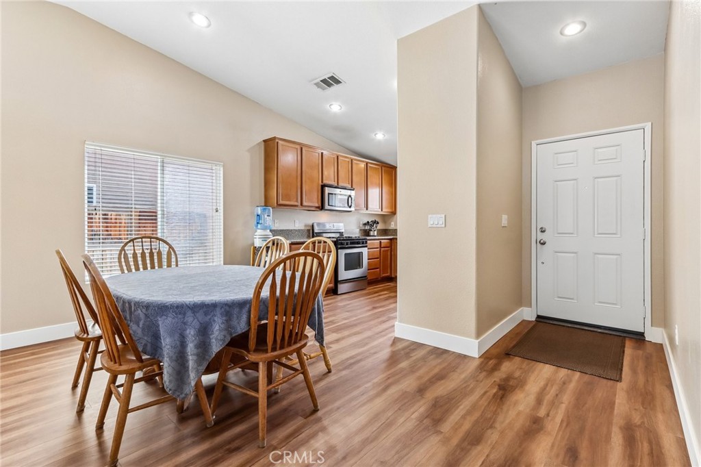988 Roxanne Drive Hemet, CA 92543 - Photo 10 of 43