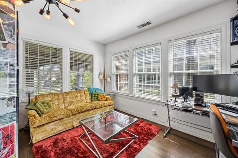 $1,152,000 | 1011 North Clinton Avenue, Dallas, TX 75208