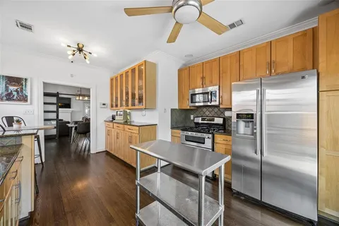 $1,152,000 | 1011 North Clinton Avenue, Dallas, TX 75208